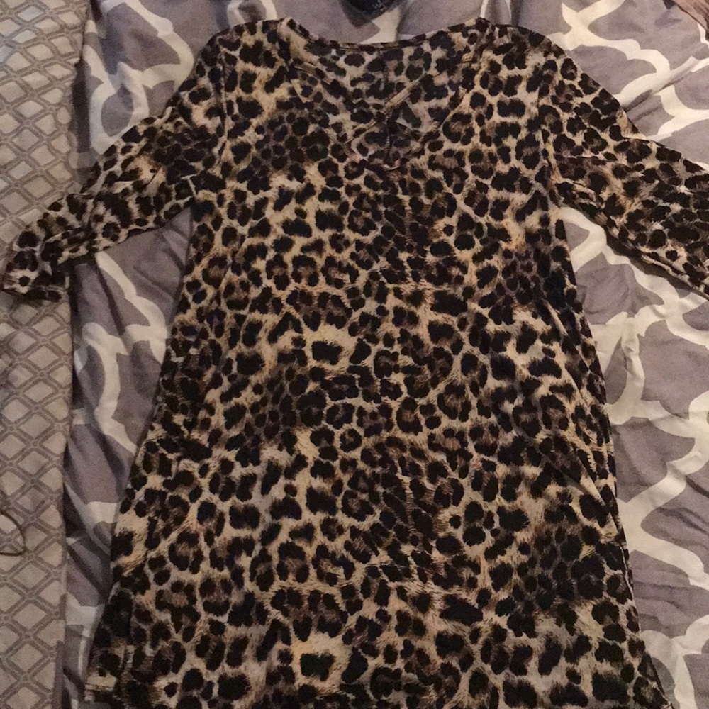 3/4 sleeve boutique leopard print top.